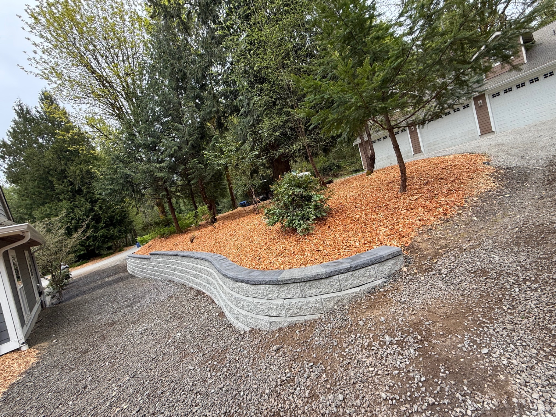 Curved segmental retaining wall with fresh mulch bed